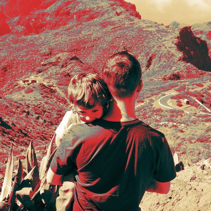 Foto de paisaje con Adrián Fergó y su hijo
